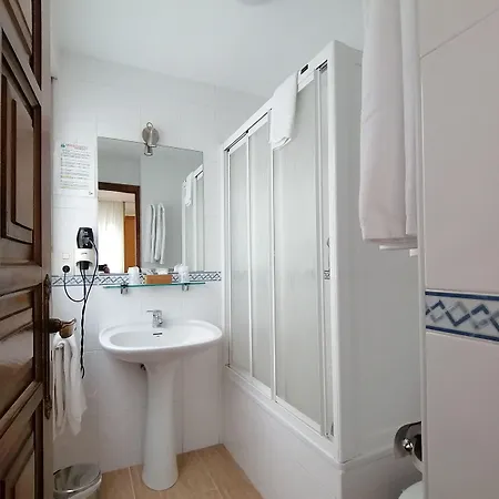 Πανσιόν Anosa Casa 3*